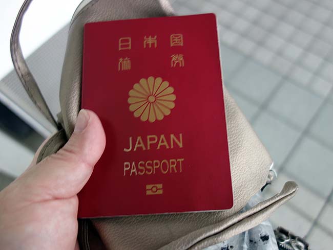 博多中洲のカプセルホテルを出発！福岡空港の国際線へ♪しかしパスポートが・・・！！！
