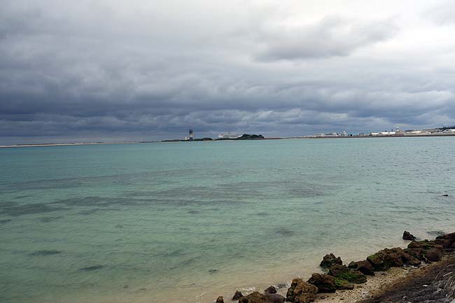 那覇近辺でリゾートっぽい雰囲気を楽しむなら「瀬長島」♪今回も飛行機の迫力ある着陸を眺める