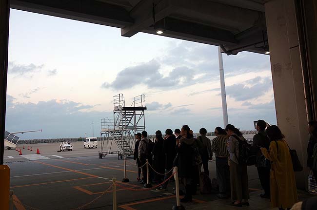 2週間滞在した沖縄もこれにて最後！次の目的地は？しかしすぐに搭乗できない衝撃的な出来事が！