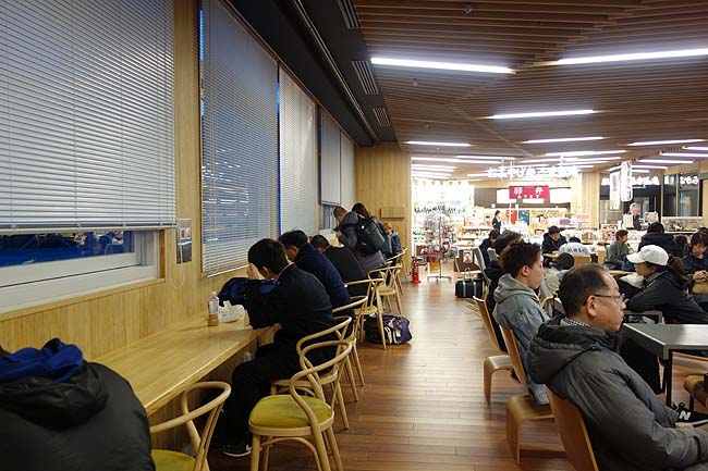 秋田駅での宿泊はネットカフェ♪立ち食いそばとご当地スーパーが到着後のグルメ
