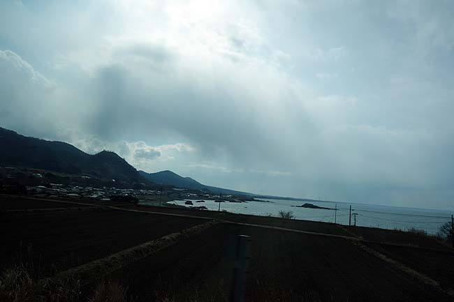 快速リゾート列車「しらかみ」で津軽三味線聴きつつ目的地「青森」へ到着