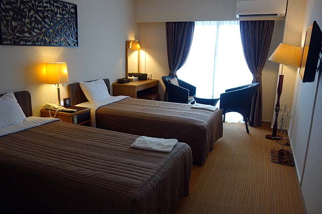 今回の沖縄旅唯一の大浴場付きホテルで宿泊♪色々お土産物買いつつ名護市中心の散策