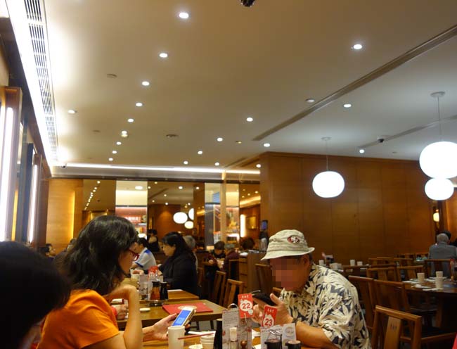 台湾に来たら絶対に食べておかねばってグルメ「鼎泰豐」復興店で小籠包・炒飯・雲呑麺[台北]