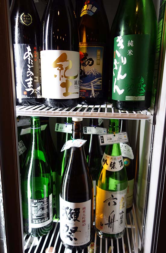 東京の珍風景を巡りつつ晩酌は1時間500円の日本酒70種呑み放題！このCP値はとてつもない