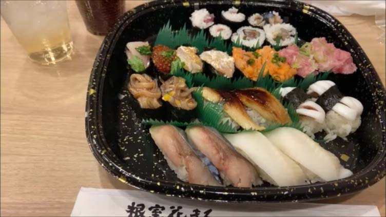 【札幌ホテル暮らしクーポン利用でホテル部屋飲み晩酌に最適】寿司におにぎり、ビーフシチュー、天丼そしてどうみん割メガドンキでお買い物