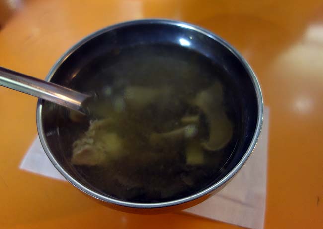 「豬肝榮仔」あのミシュランビルグルマンを獲得した屋台でガツ肝スープ「寧夏路夜市」台湾台北