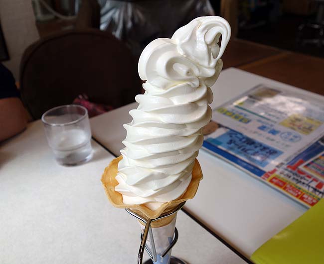 井上食堂（北海道美深）2L（390円）巨大ソフトクリームと激旨！デカ盛りかつ丼！