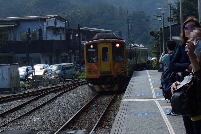 天気予報は晴れ！台湾旅も遠出いたしましょう！ローカル鉄道を乗り継いでランタンで有名な「十分」へ