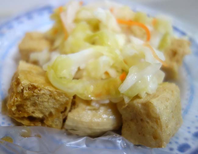 ここの香炸臭豆腐は今回食べた台湾グルメでナンバー1の美味しさでした　家郷涼麺[家湘涼面]（台北士林夜市）