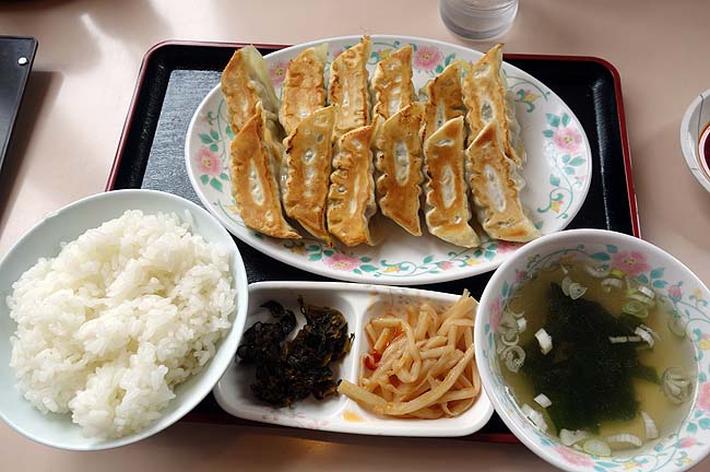 洋食たいめいけんモーニング・宇都宮餃子12種食べ比べランチ♪今日も食べまくります