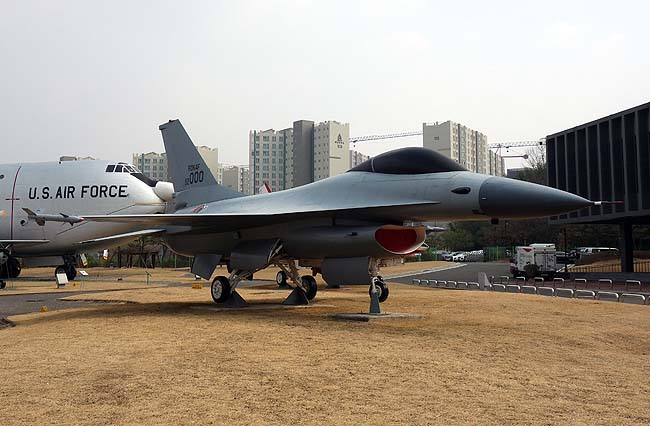 アメリカ以外で「B29」爆撃機の実機が展示されているのはここだけ！韓国「航空宇宙博物館」