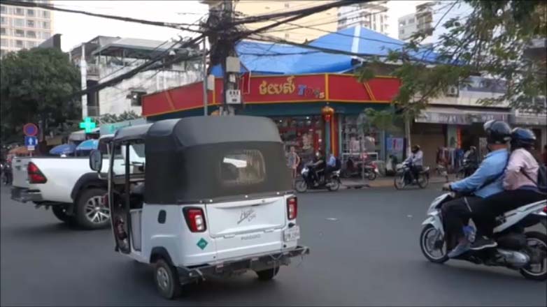 【カンボジアコミュ障おっさん1人旅】リンガーハットイオンモールプノンペン Ringer Hut AEON Mall Phnom Penh 長崎皿うどんと餃子のランチセット
