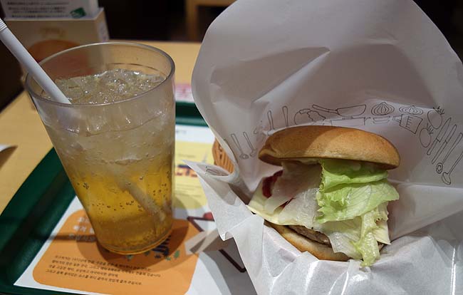 モスバーガー好きだが初めて朝モスを利用～モーニング野菜チーズバーガー510円