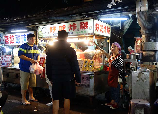 名物の水餃子を食べに行ったら旧正月前の洗礼を浴びる「南機場夜市」台湾台北ローカル夜市