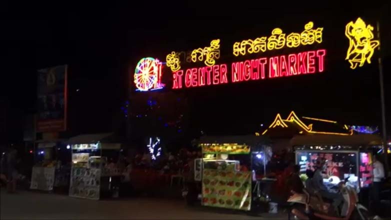 【カンボジアコミュ障おっさん1人旅】シェムリアップ最大の歓楽街パブストリート PUB Streetでマッサー！マッサー！攻撃受けるも ナイトマーケット散策