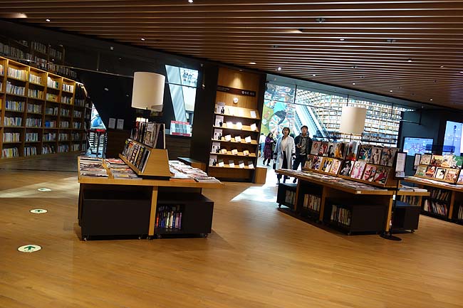 高さ13mもある書棚に5万冊の蔵書は見上げて圧巻！珍風景「ピョルマダン図書館」韓国ソウル江南