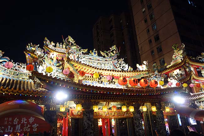 旧正月大晦日は台北メジャーナンバー2の「饒河街觀光夜市」へ（台湾）松山慈祐宮も