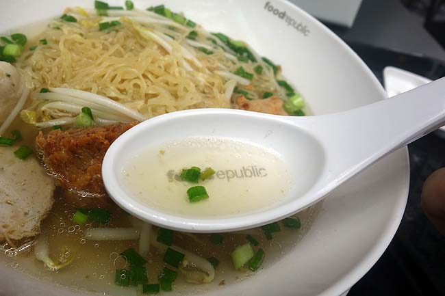 サイアムセンターのフードコートはアジア各国の料理が食えます（タイバンコク）魚団子タイ風ラーメン