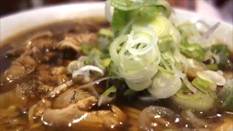 【東北仙台ラーメン Ramen】真っ黒な特徴あるスープは京都「新福菜館」の流れを汲む店！東北あちこちにある大行列店「末廣ラーメン本舗」