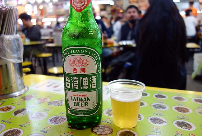台湾最後の夜はやはりメジャーな「士林夜市」へ♪夜市めぐりではここの地下でビール呑むのが一番落ち着くわ