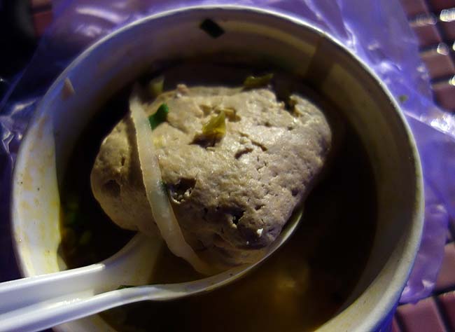 四味海鮮羹「饒河街觀光夜市」（台湾）生まれて初めて食べる「煮込み臭豆腐」はバリ旨！