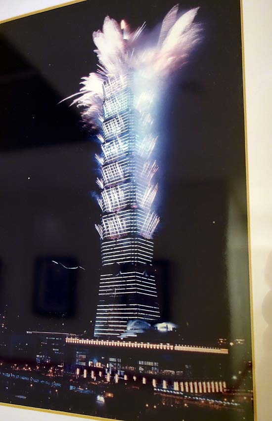 509mという高さはブルジュ・ハリファに抜かれるまでは世界一高いビルだった「台北101」（台湾）超高層ビル