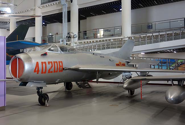 台湾で一番行きたかった場所♪「航空教育展示館」で日本では見られない戦闘機の数々！
