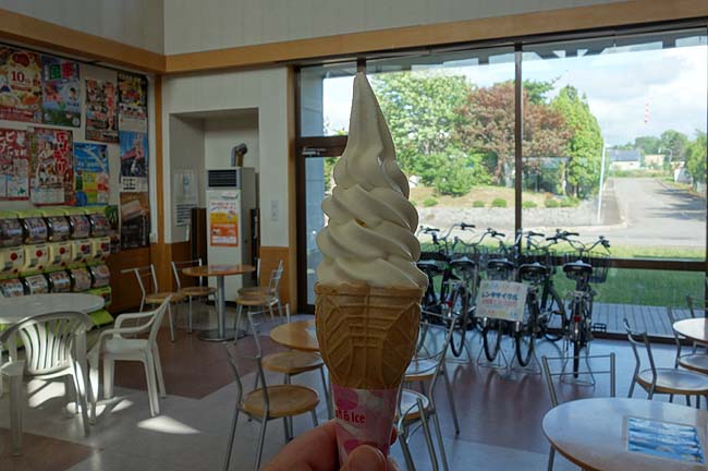 札幌のあの店に立ち寄った後…道の駅「滝川」で牛乳風味たっぷりソフトクリーム休憩です