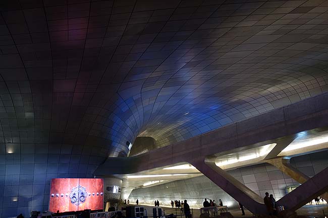 珍建築大好き人間に堪らないソウルの異色建築「東大門デザインプラザ」[DDP]韓国ソウル