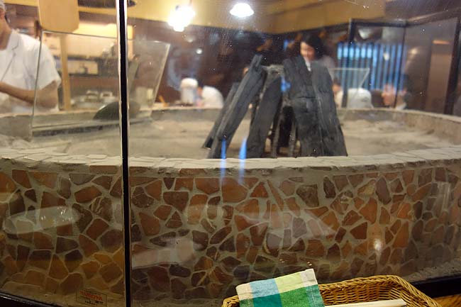 原始焼・二代目・魚々子（東京新宿）平日限定ランチの魚料理のお店で炭焼き鯖と鮭ほぐし温玉丼
