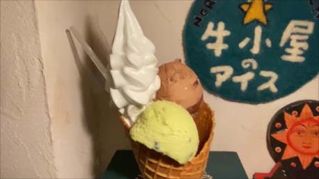 【スズキエブリイ車中泊北海道温泉旅】温泉の湯上りは冷たいアイスで♪「牛小屋のアイス」でピスタチオ・チョコ・ソフトクリーム