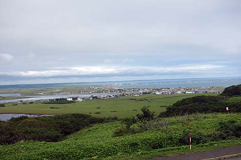 霧多布湿原と太平洋の岸壁♪2つの眺めが楽しめる「琵琶瀬展望台」（北海道浜中町）