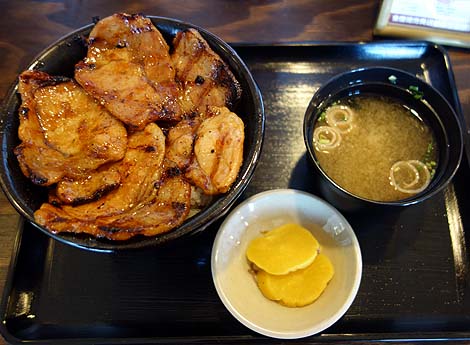 豚丼一番ぶたいち 音更店（北海道帯広）炭火風味たっぷりの900円帯広豚丼