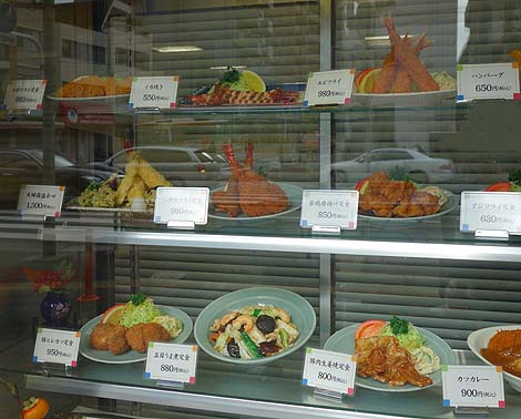 動坂食堂（東京千駄木）ごはんの盛りがとてつもない大衆食堂で牡蠣フライ定食