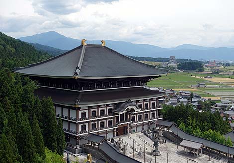 日本一高い五重塔と像高17.0mの大仏様がいるお寺「清大寺 越前大仏」（福井勝山）