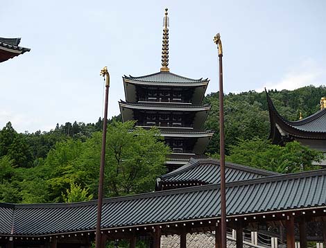 日本一高い五重塔と像高17.0mの大仏様がいるお寺「清大寺 越前大仏」（福井勝山）
