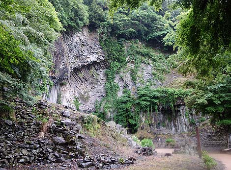 天然記念物にも指定されたマグマが造り出す不思議な岩石「玄武洞公園」（兵庫豊岡）
