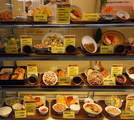 花笠食堂（沖縄那覇）牧志市場近くにあるめちゃめちゃメニューの多い大衆食堂