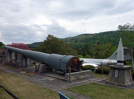 こんな山奥にジェット戦闘機が数々展示されているとは・・・しかも無料見学できる！「聖博物館」（長野聖高原）