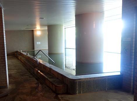 羊蹄山を望む高級ホテルでありながら源泉かけ流しの温泉「ヒルトンニセコビレッジ」（北海道ニセコ）