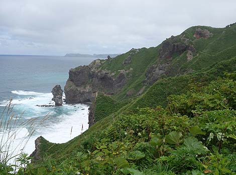 そのダイナミックな地形を感じつつの1時間岬散歩「神威岬」（北海道積丹町）