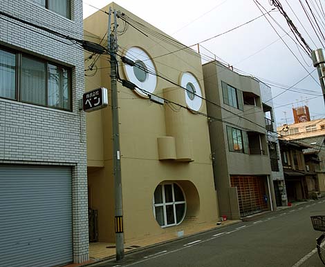 顔の家（京都中京区）珍設計住宅