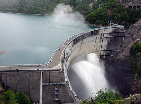 昭和38年に完成したのにその高さは現在も破られず日本一のダム！「黒部ダム」（富山県）