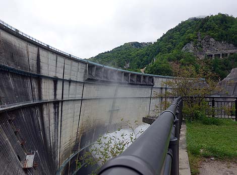 昭和38年に完成したのにその高さは現在も破られず日本一のダム！「黒部ダム」（富山県）