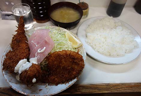 キッチンマミー（東京神保町）ボリュームたっぷりの東京老舗店ミックスフライ定食