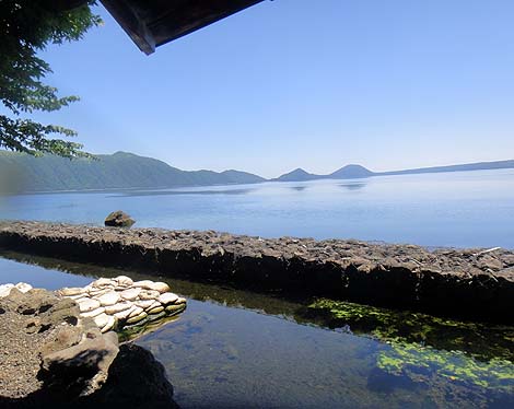 支笏湖の眺めが絶景の足元湧き出し源泉かけ流し！「丸駒温泉旅館」（北海道千歳）