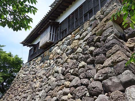 日本最古の建築様式を持つ平山城「丸岡城」（福井坂井）現存天守