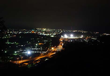 幻想的なその光に吸い寄せられる・・・日本五大工場夜景の1つ「室蘭工場夜景」（北海道）