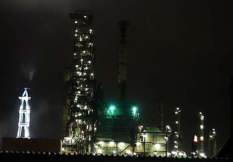幻想的なその光に吸い寄せられる・・・日本五大工場夜景の1つ「室蘭工場夜景」（北海道）