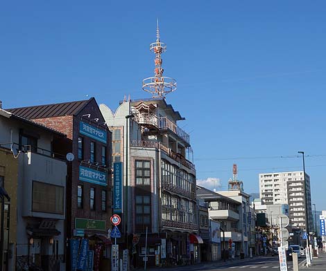 滋賀県に東京タワーのまがいものがあるって？「長浜タワー」（滋賀長浜）珍建築
